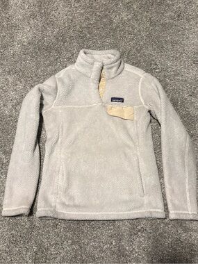 Patagonia Light Gray Fleece Pullover with Tan Chest Accent women’s XS